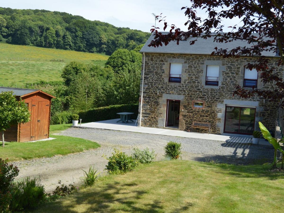 Cosy Chalet With Private Garden In Normandy Isigny-le-Buat Εξωτερικό φωτογραφία