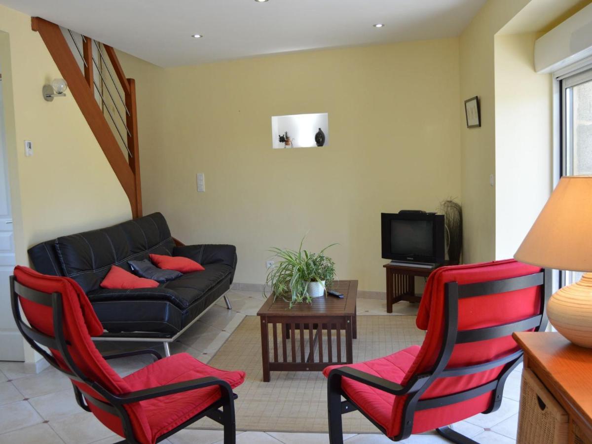 Cosy Chalet With Private Garden In Normandy Isigny-le-Buat Εξωτερικό φωτογραφία