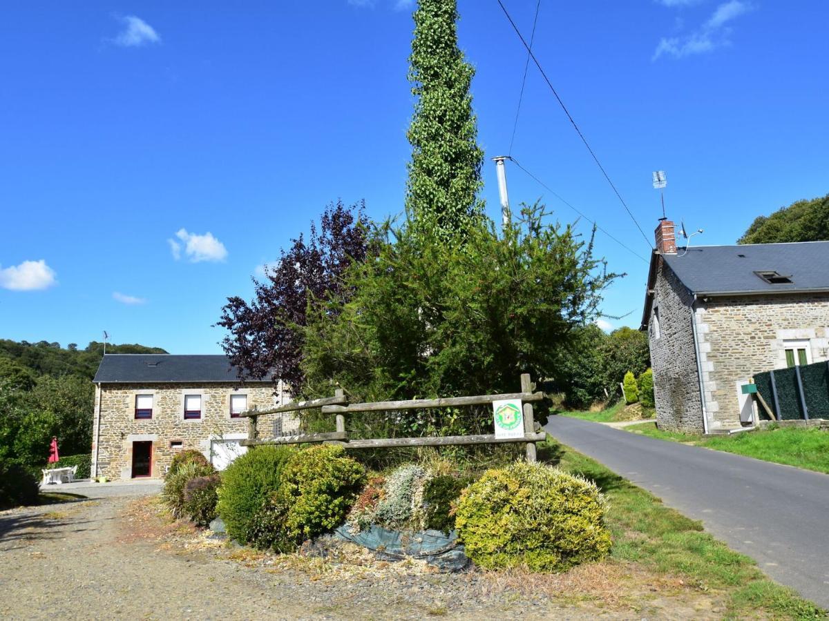 Cosy Chalet With Private Garden In Normandy Isigny-le-Buat Εξωτερικό φωτογραφία