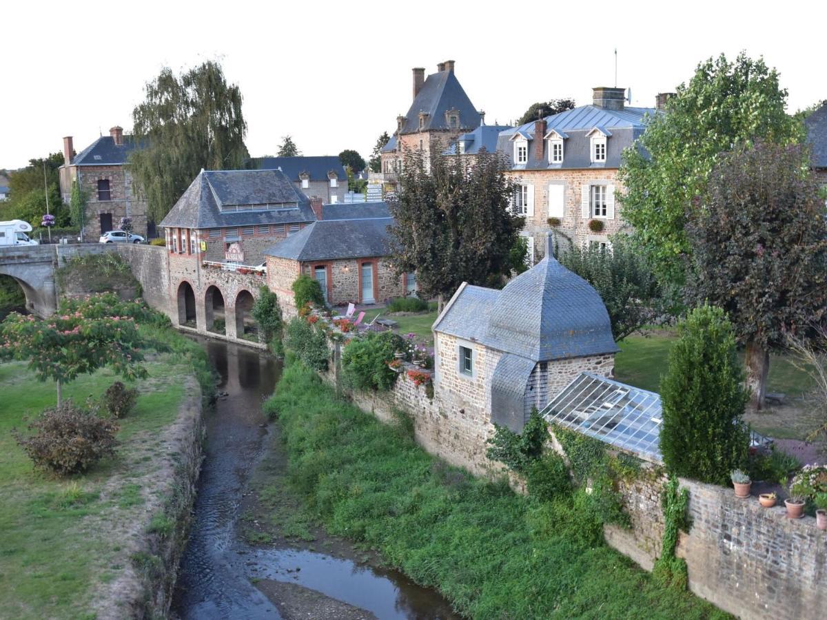 Cosy Chalet With Private Garden In Normandy Isigny-le-Buat Εξωτερικό φωτογραφία