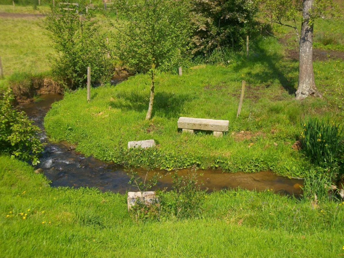 Cosy Chalet With Private Garden In Normandy Isigny-le-Buat Εξωτερικό φωτογραφία