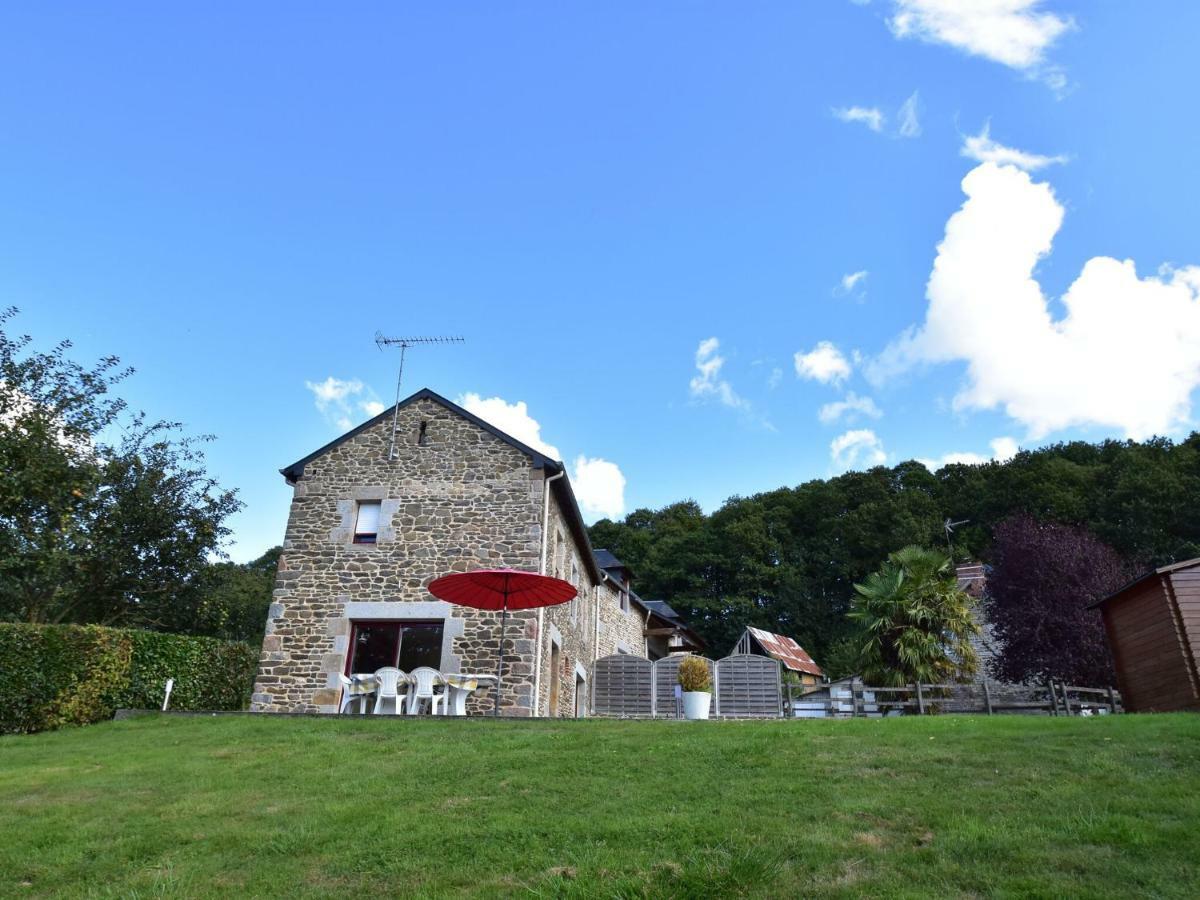Cosy Chalet With Private Garden In Normandy Isigny-le-Buat Εξωτερικό φωτογραφία