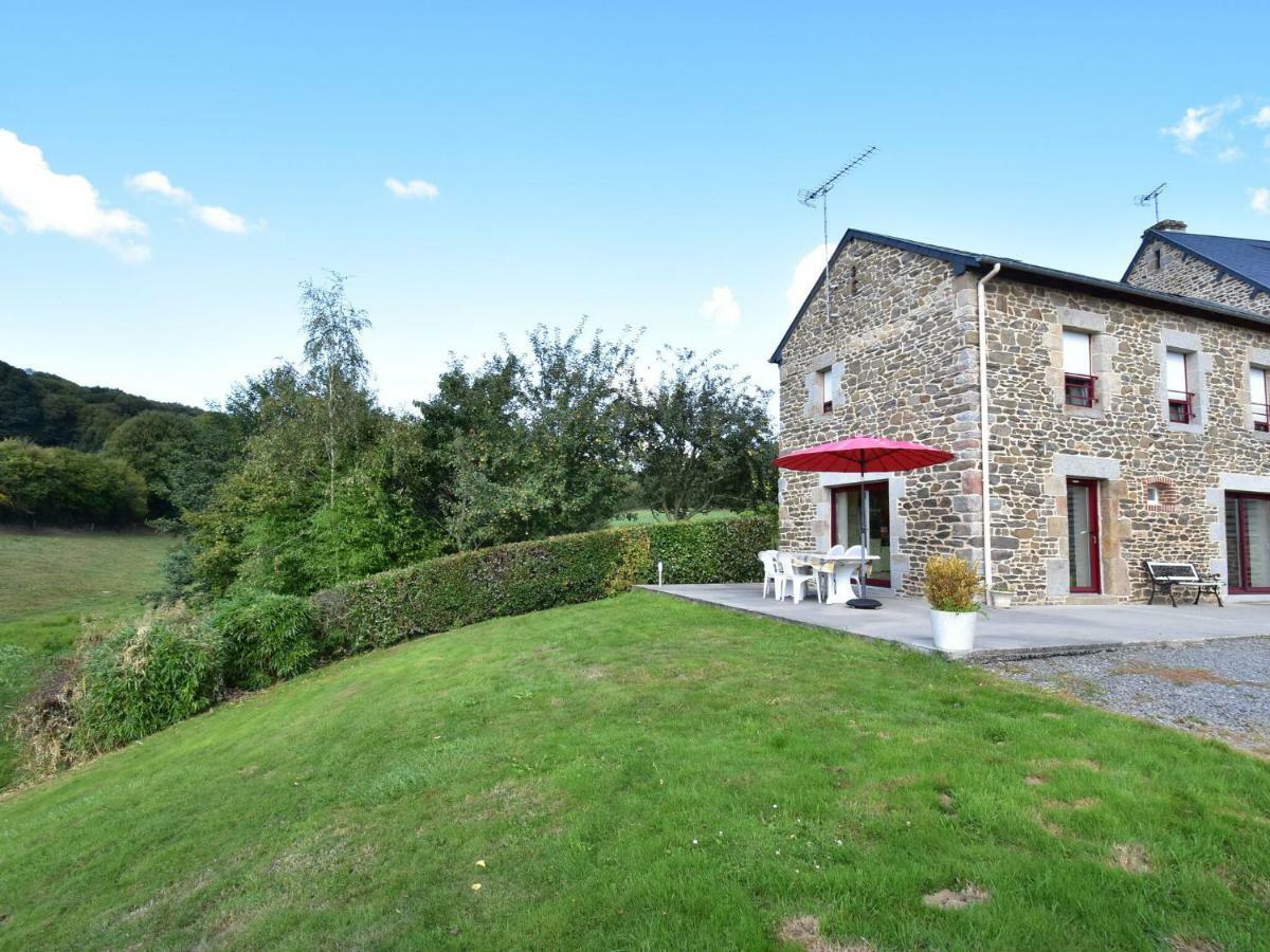 Cosy Chalet With Private Garden In Normandy Isigny-le-Buat Εξωτερικό φωτογραφία