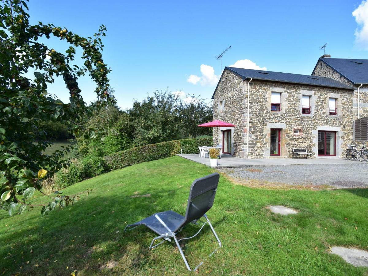 Cosy Chalet With Private Garden In Normandy Isigny-le-Buat Εξωτερικό φωτογραφία